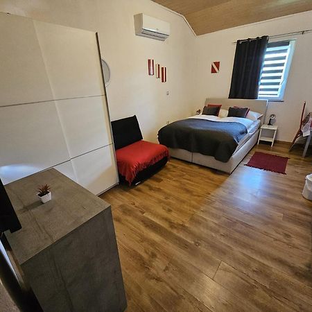 Appartement House Petra à Rakovica Extérieur photo